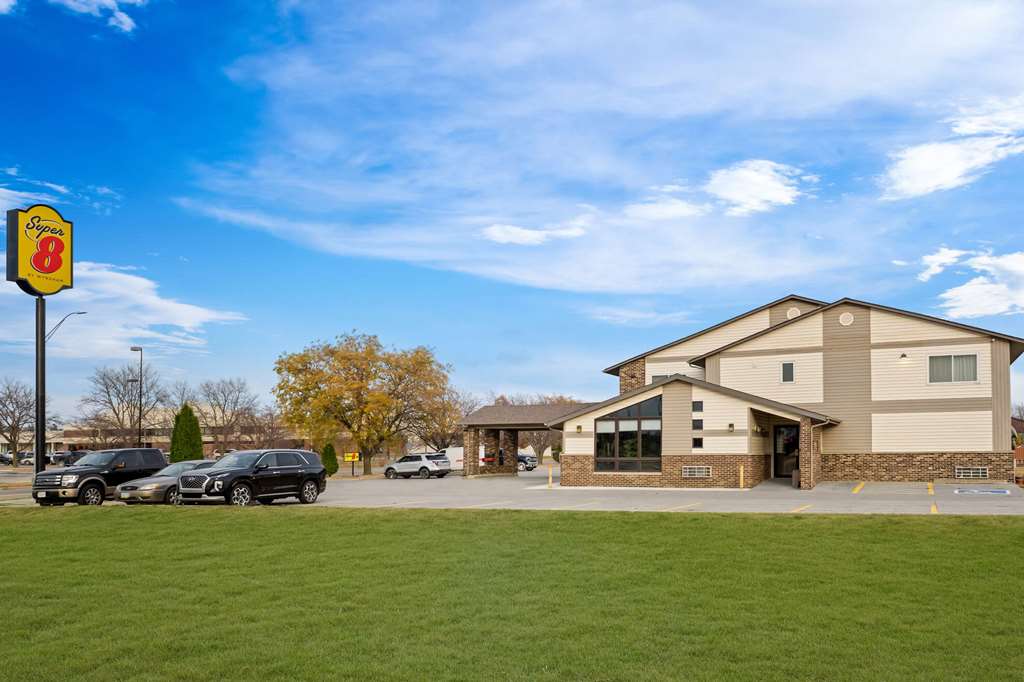 Super 8 by Wyndham Waverly - photo 2