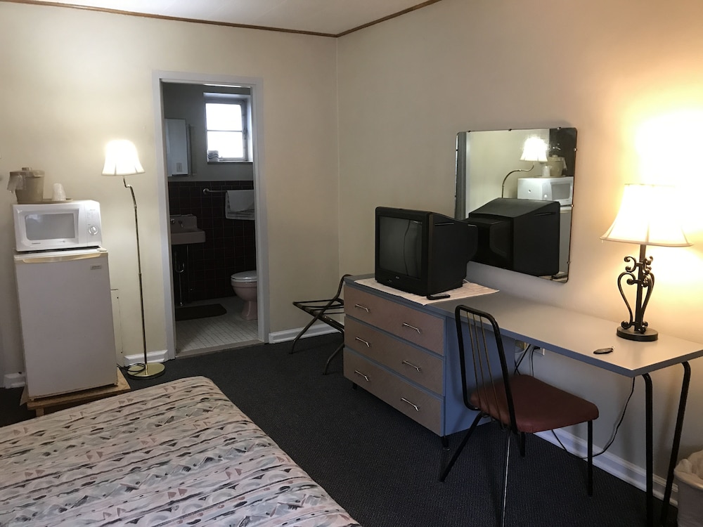 Colonial Hotel Motel - photo 7