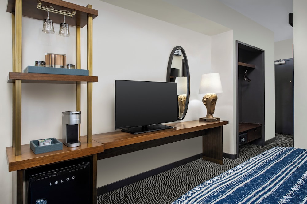 The Troubadour Hotel New Orleans Tapestry Collection by Hilton - photo 12