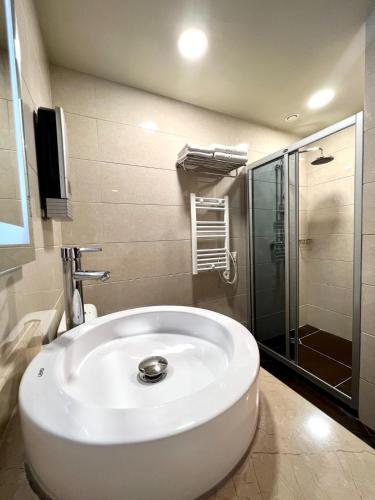 Oasis Chakvi apartment 1406