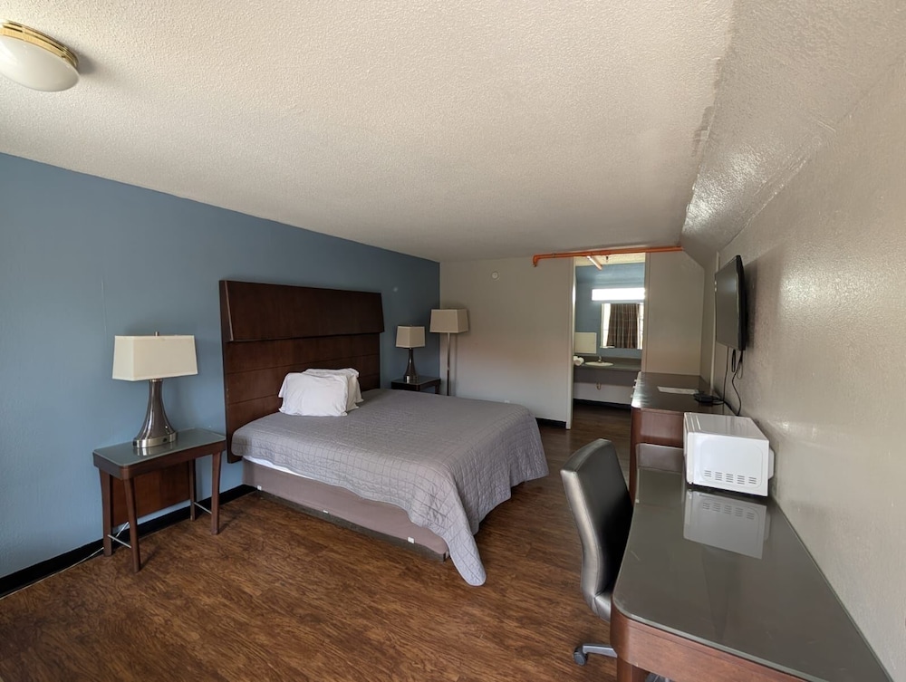 Budgetel Inns & Suites - photo 11
