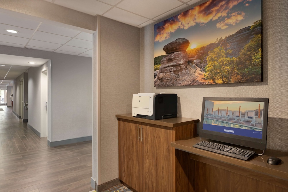 Hampton Inn St. Louis Columbia - photo 27