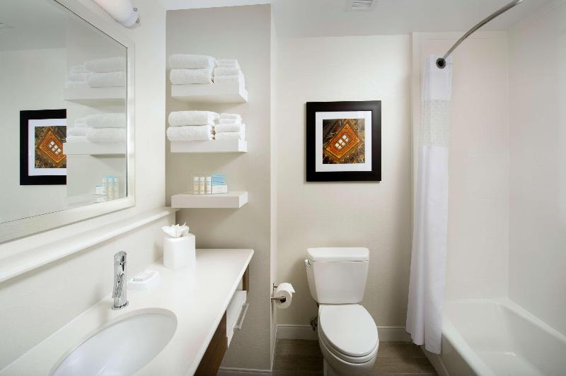 Hampton Inn & Suites Falls Church - photo 56
