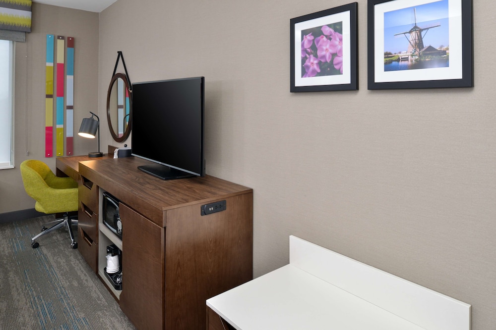 Hampton Inn & Suites Adrian - photo 24
