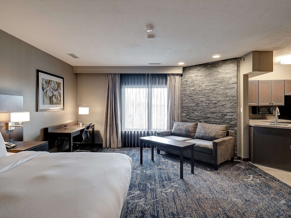 DoubleTree by Hilton Hotel Bloomington - photo 13