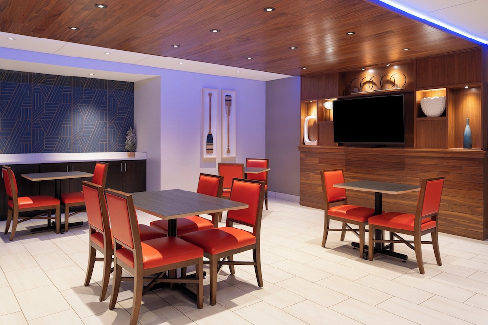 Holiday Inn Express Sheboygan Kohler by IHG - photo 63
