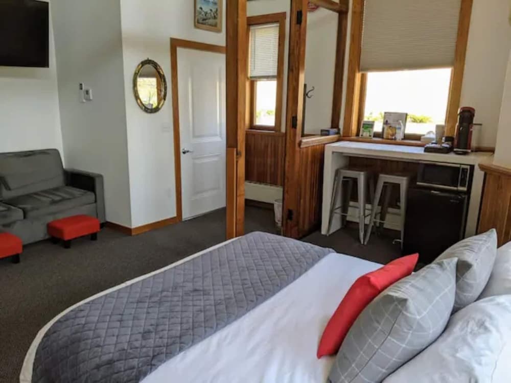 Endion Station Inn Hotel Next to Lake Superior - photo 30