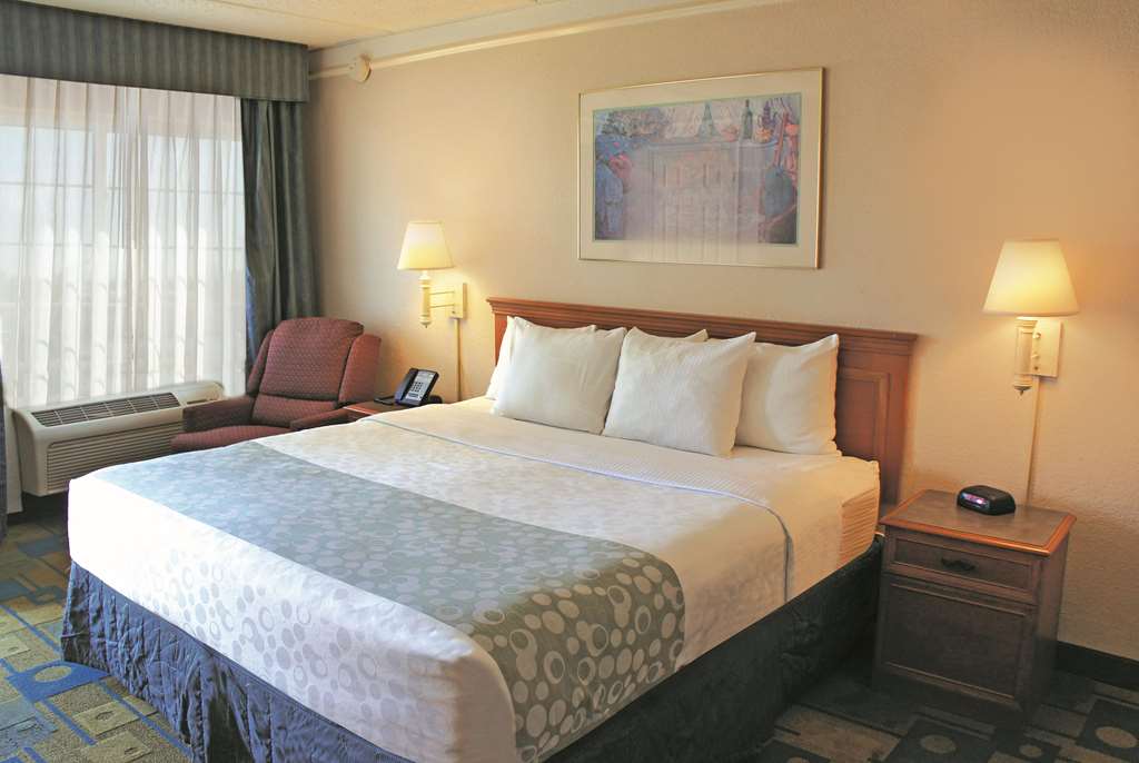 La Quinta Inn by Wyndham Clute Lake Jackson - photo 15