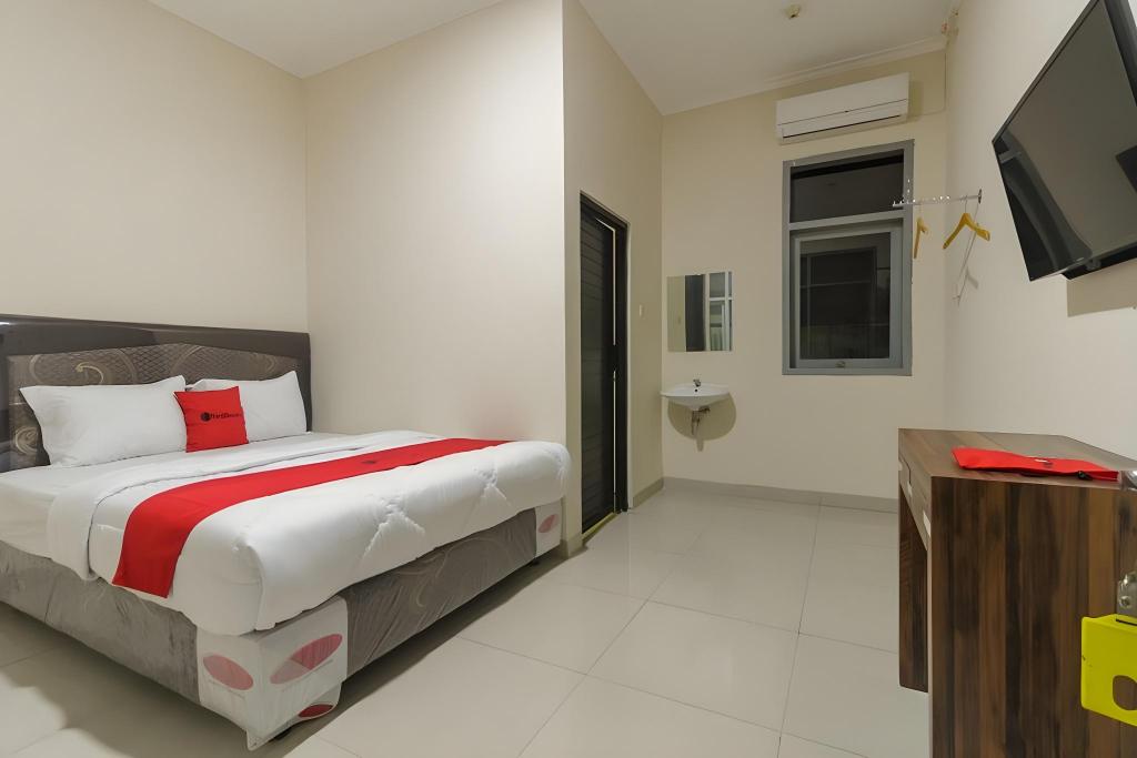 RedDoorz Plus near RS PMI Bogor