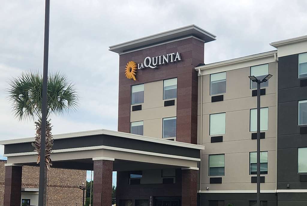 La Quinta Inn & Suites by Wyndham Warner Robins Robins AFB - photo 8