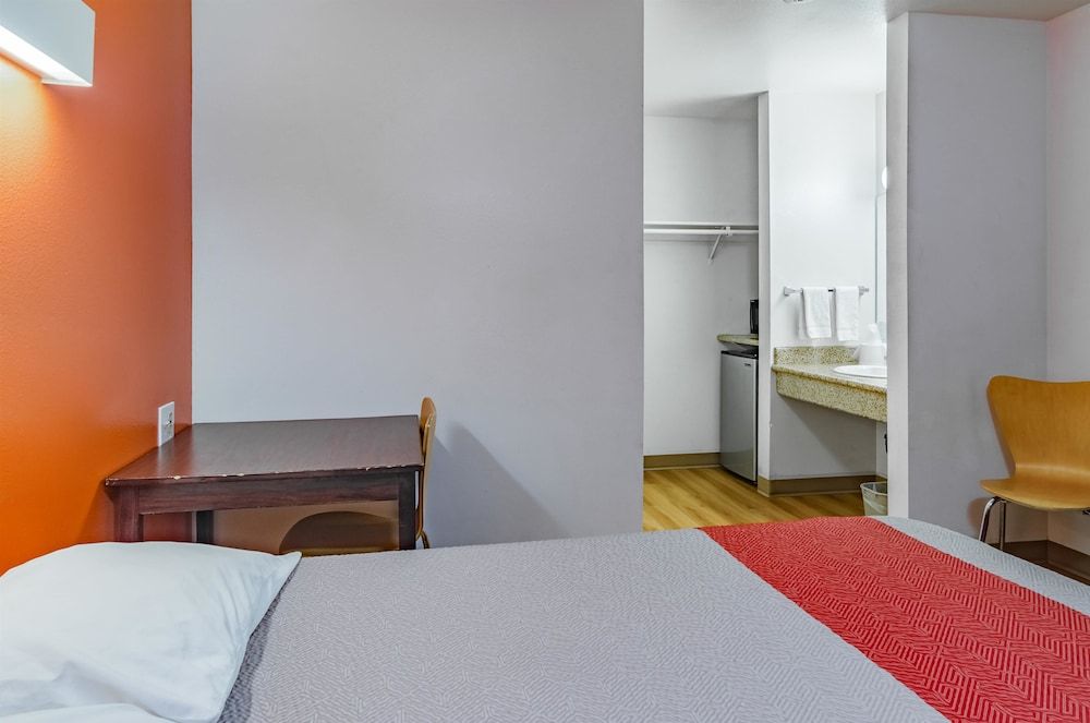Motel 6 Gresham - photo 11