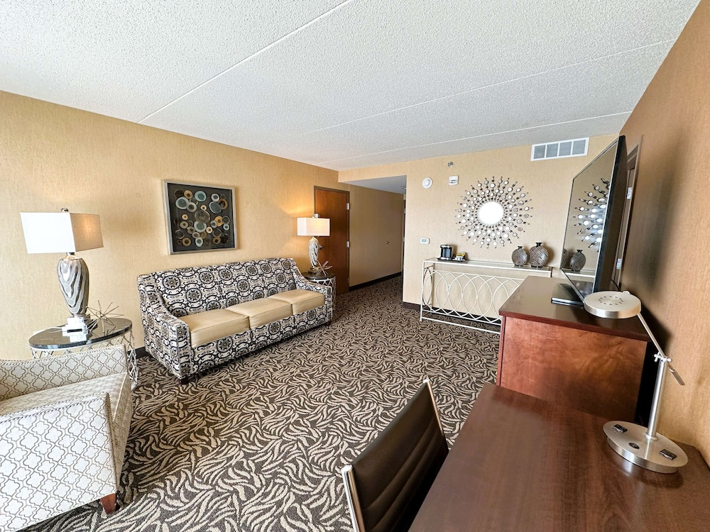 DoubleTree by Hilton Bay City Riverfront - photo 26