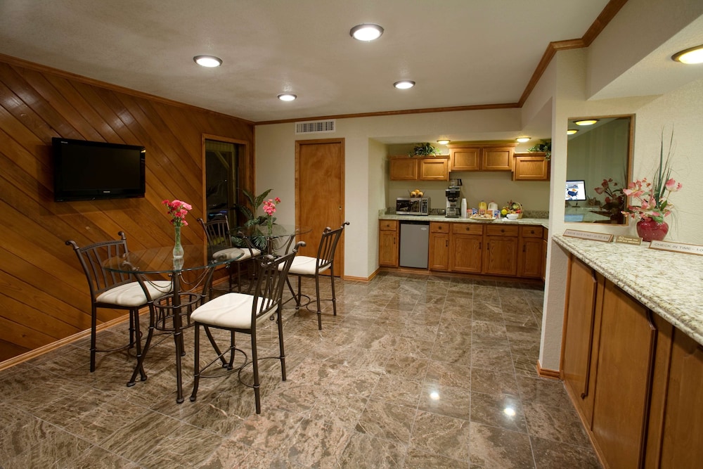 Americas Best Value Inn Edna - photo 3