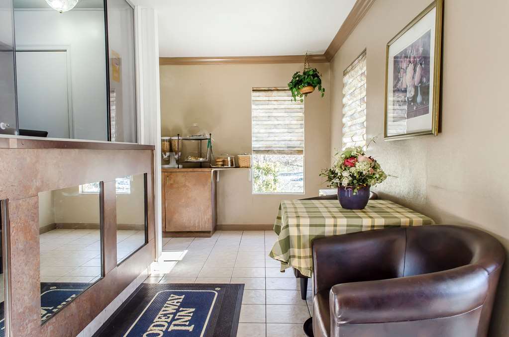 Rodeway Inn Allentown South - photo 4