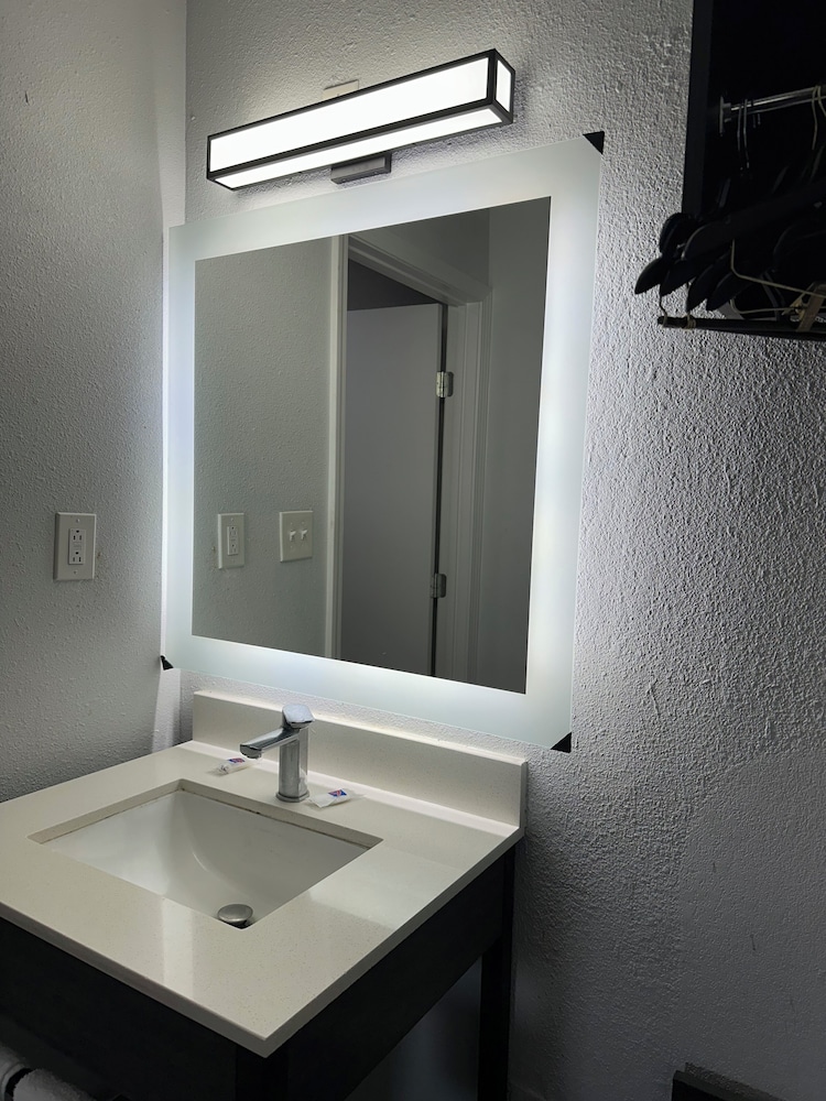 Motel 6 Brookhaven MS - photo 14