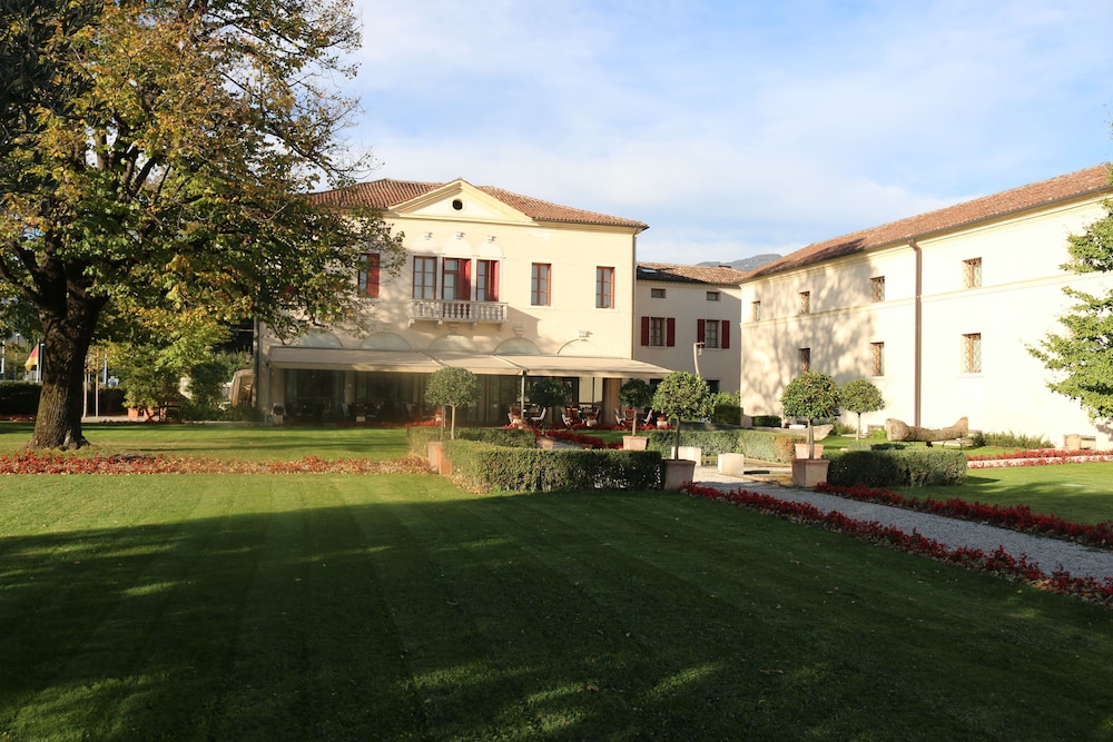 Villa Ca' Sette — 4-Star Luxury Hotel in Bassano Del Grappa, Italy