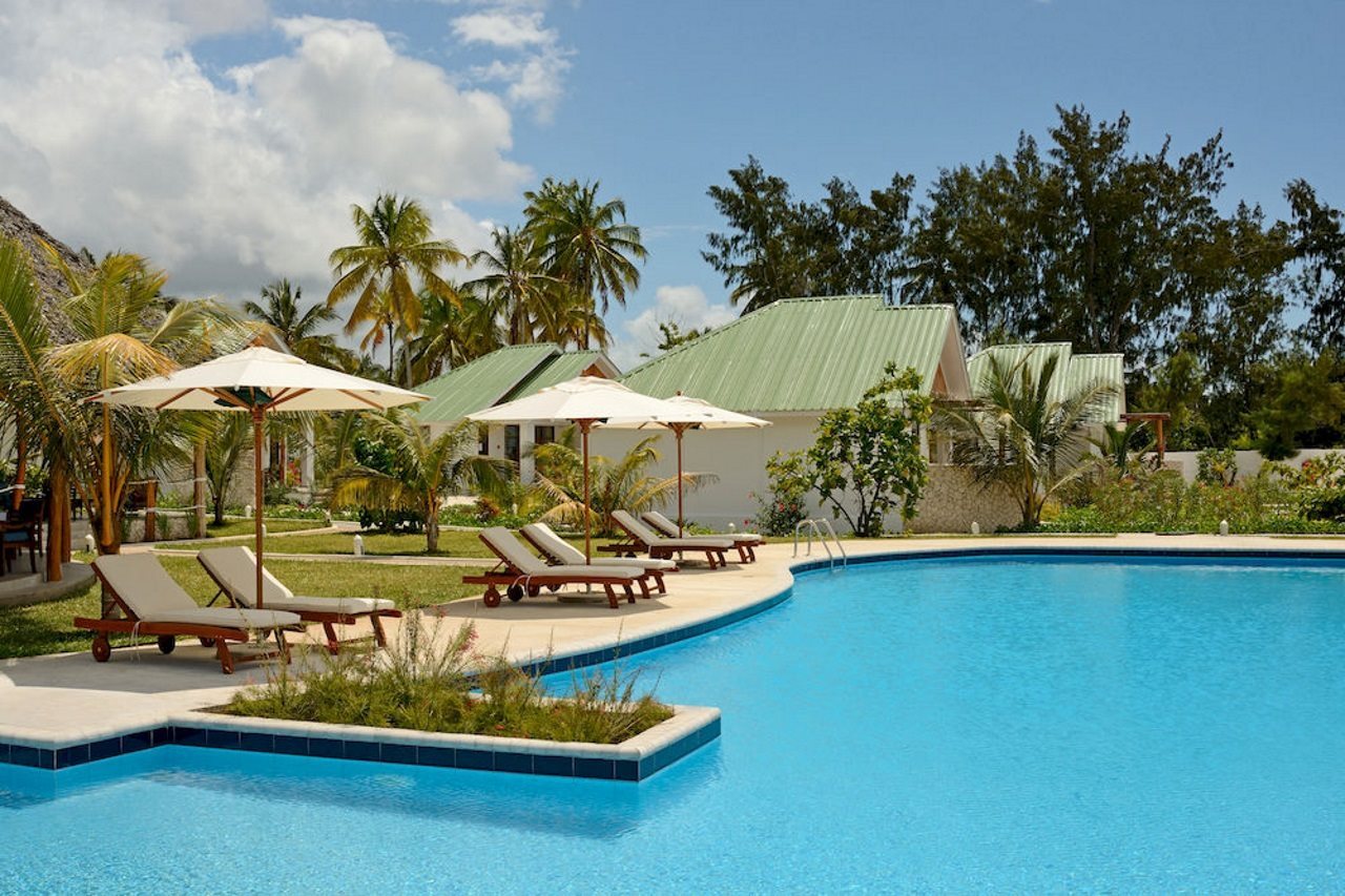 Kisiwa on the Beach — 4-Star Luxury Hotel in Zanzibar, Tanzania