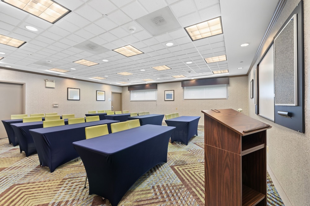 Holiday Inn Express Hotel & Suites Bethlehem by IHG - photo 51