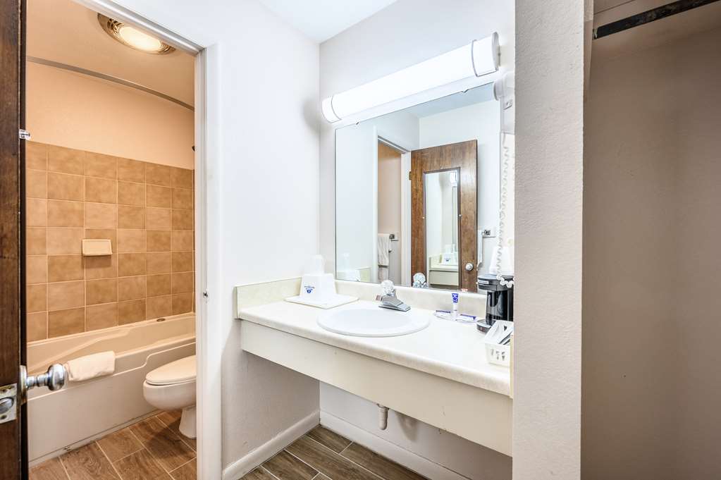 Americas Best Value Inn Heflin - photo 30