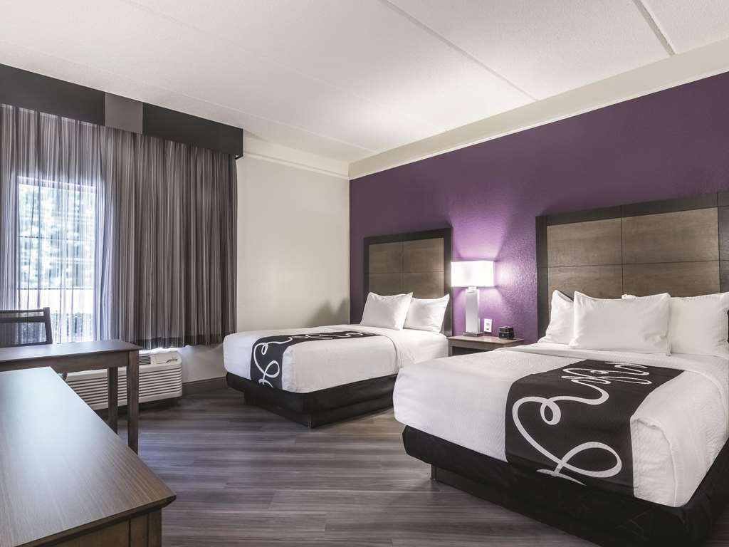 La Quinta Inn & Suites by Wyndham Atlanta Conyers - photo 19