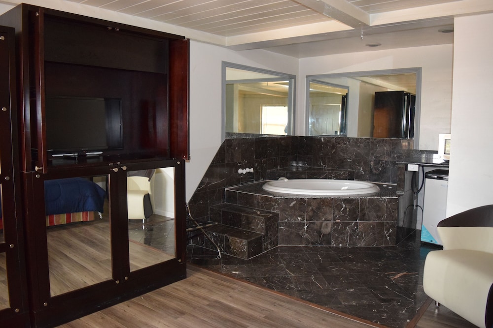 Sterling Gardens Hotel - photo 37