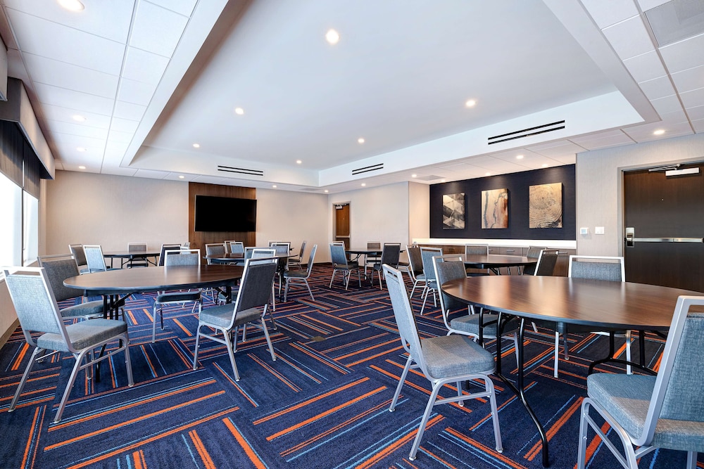 Hampton Inn Crown Point - photo 27