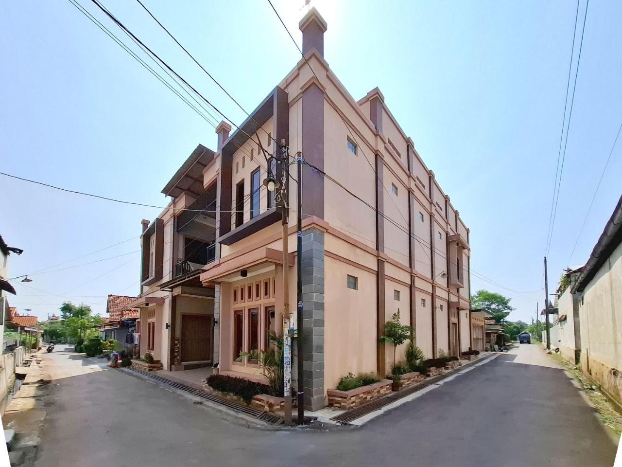 RedDoorz Syariah Near Exit Toll Pekalongan 2 in Pekalongan, Indonesia