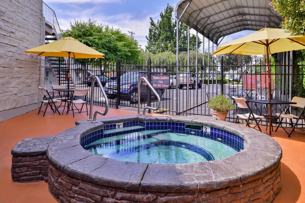 Campus Inn & Suites Eugene Downtown - photo 28