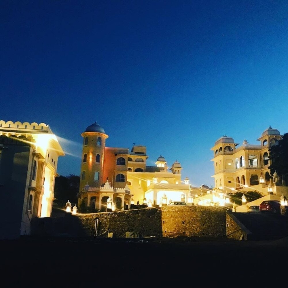 The Everest Hill Resort - carbon neutral hotel in Sadri