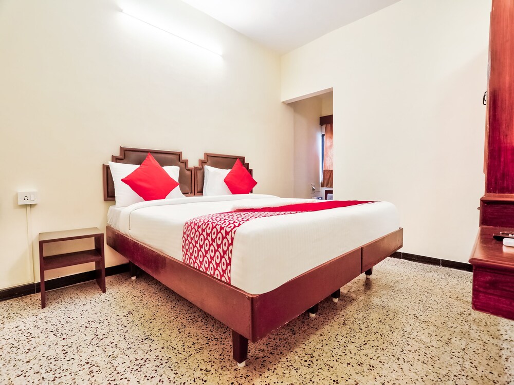 OYO Flagship 30746 Hotel Sakthi Park — hotel in Cheyyur