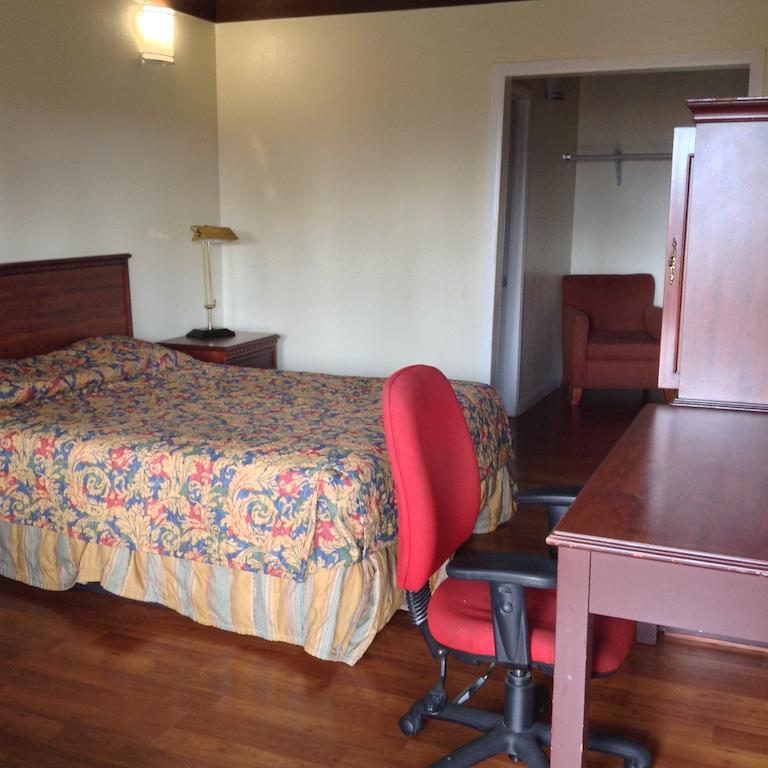 Capri Motel - photo 13