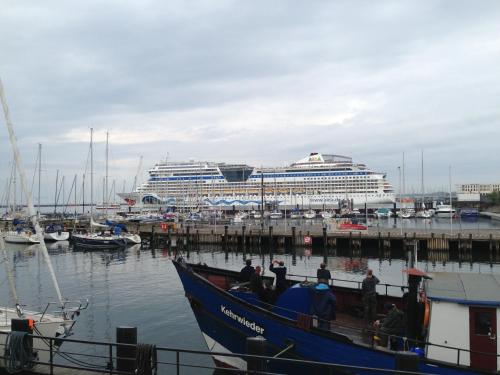 Exclusive FEWO in Warnemünde 150m to the beach 2 bathrooms 2 bedrooms sauna WiFi and much more. — 4-Star Luxury Hotel in Rostock, Germany