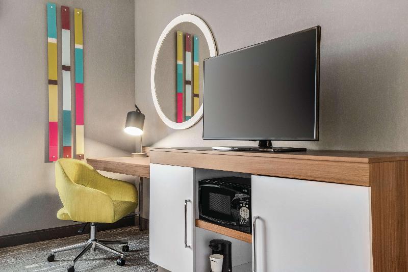 Hampton Inn Brooklyn Park - photo 37