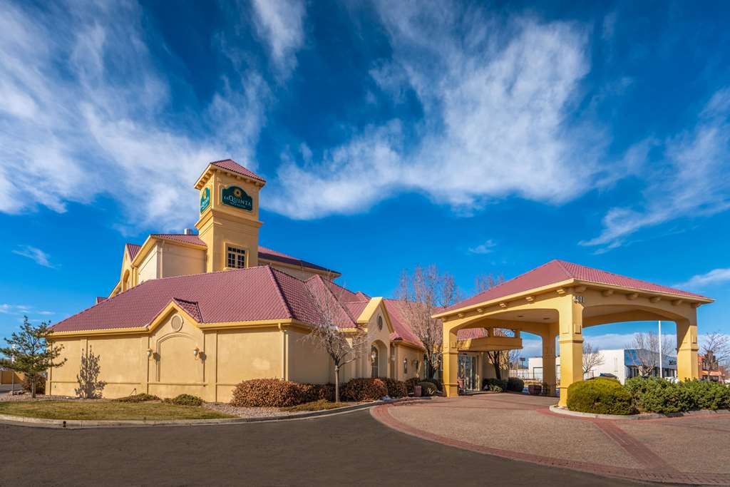 La Quinta Inn & Suites by Wyndham Pueblo - photo 7