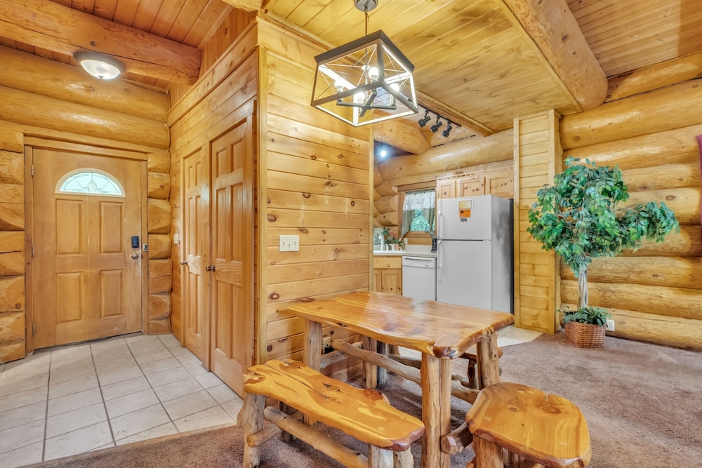 Royal Views Private Mountain Top Cabin 2 Bedroom Cabin by Heavenly Views Resort - photo 20