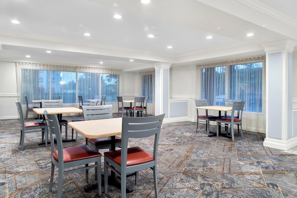 Red Roof Inn Auburn Hills - photo 7
