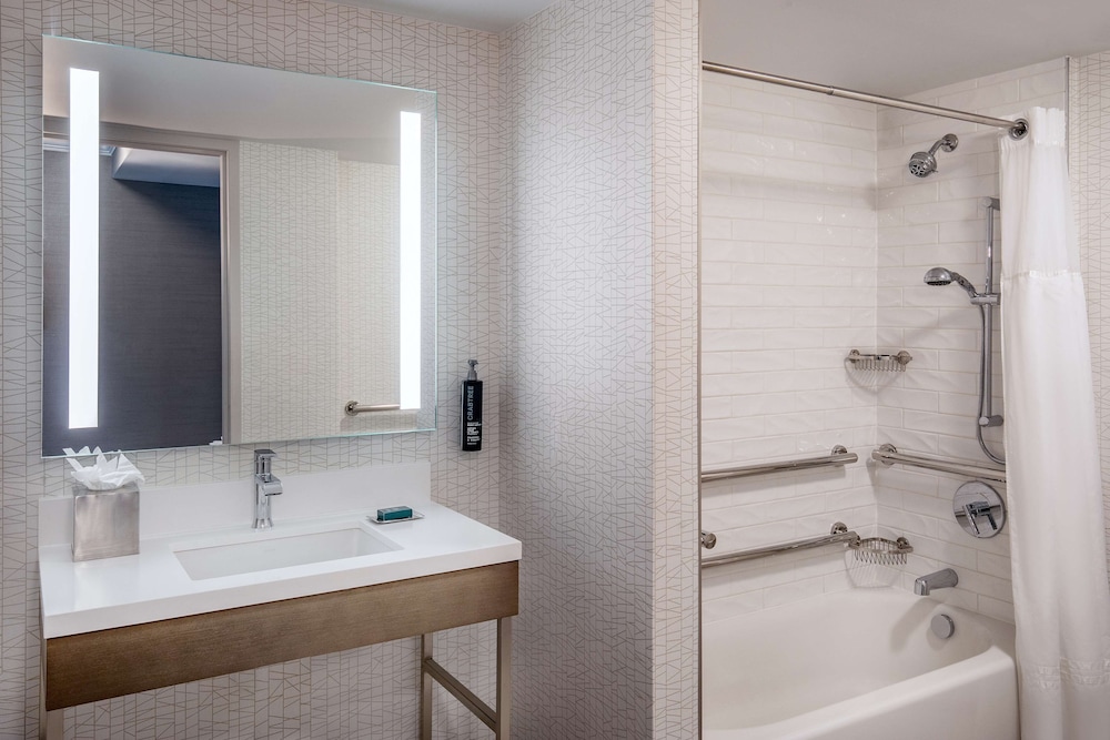 DoubleTree by Hilton Chicago North Shore Conference Center - photo 36