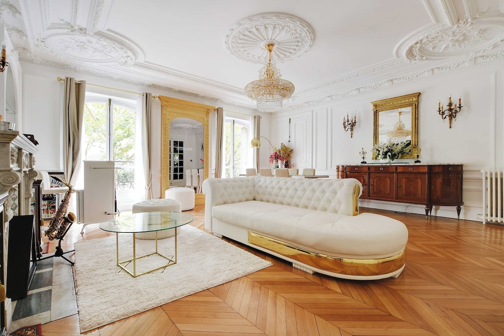 Luxurious Flat 4bd 8p Arc de Triomphe - last minute hotel in Paris