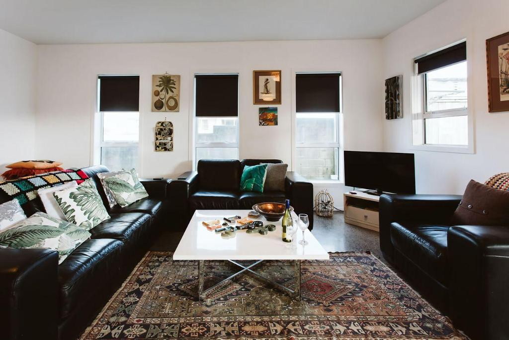 Surf's Up pet friendly Fitzroy lifestyle home — 4-Star Luxury Hotel in New Plymouth, New Zealand