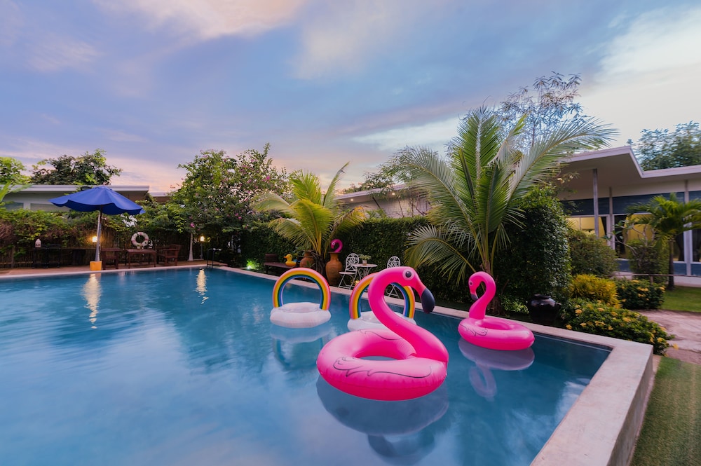 Bluemoon Riverside Resort — hotel in Phibun Mangsahan