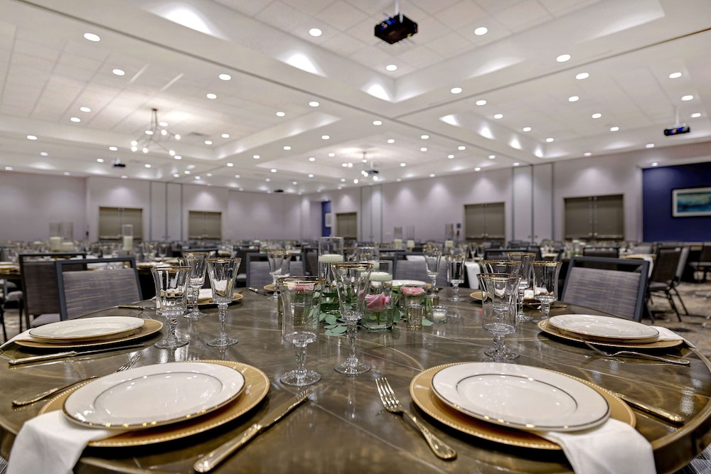 Hilton Garden Inn Cedar Rapids - photo 48
