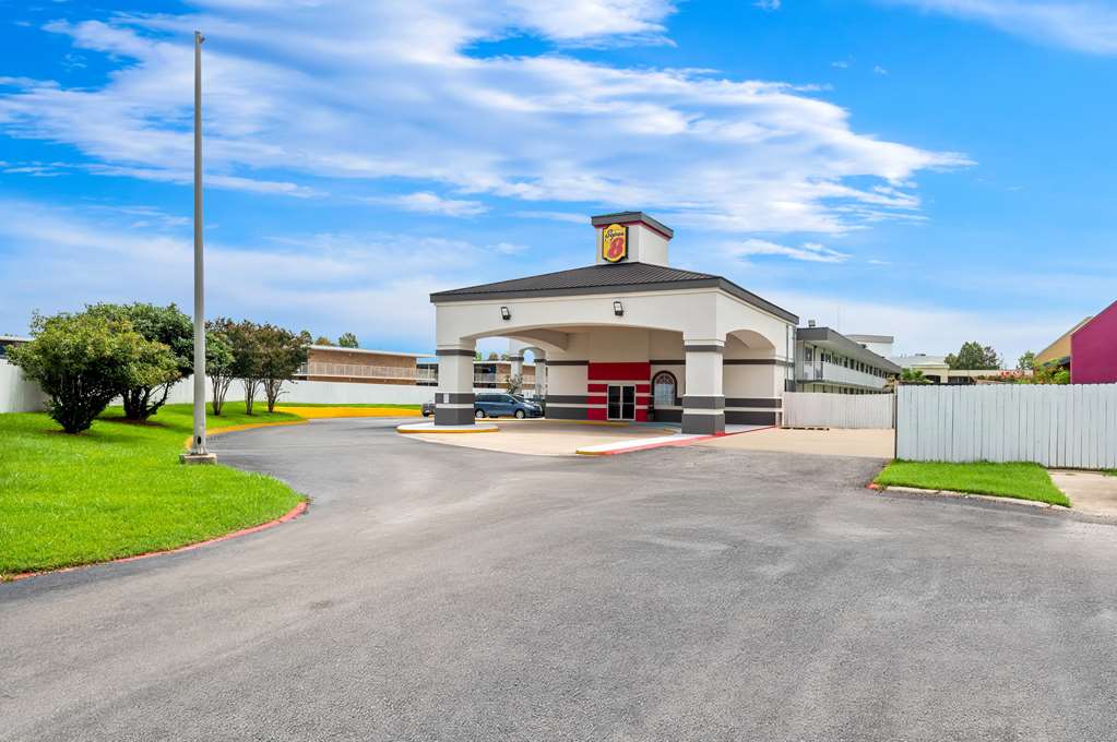 Super 8 by Wyndham Baton Rouge I 10 - photo 2