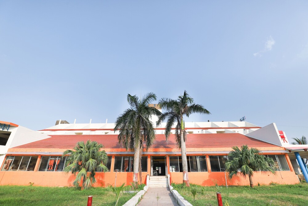 Oyo 47187 Hotel Park in Veraval, India