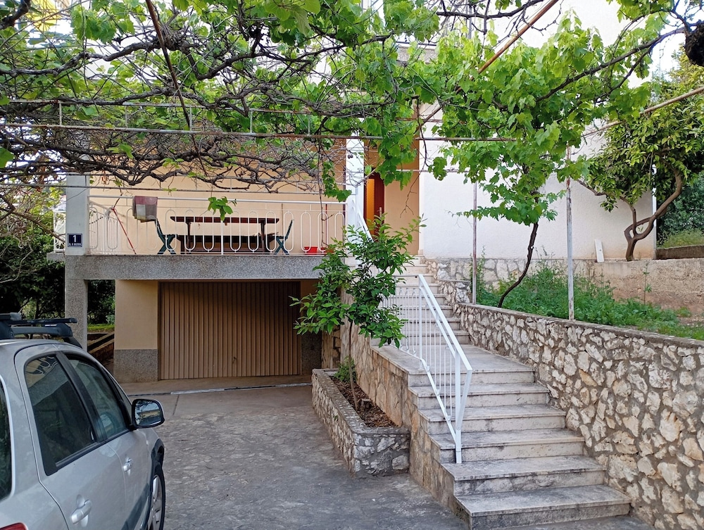 Cozy Trogir Apartment With 3 Bedrooms — 4-Star Luxury Hotel in Trogir, Croatia