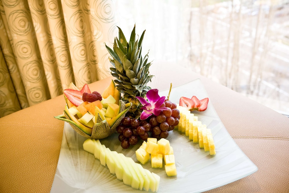 Embassy Suites by Hilton San Diego La Jolla - photo 40