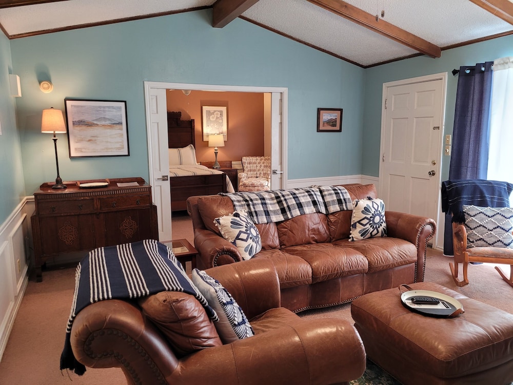 Butterfield Inn Main Street Cottages - photo 34