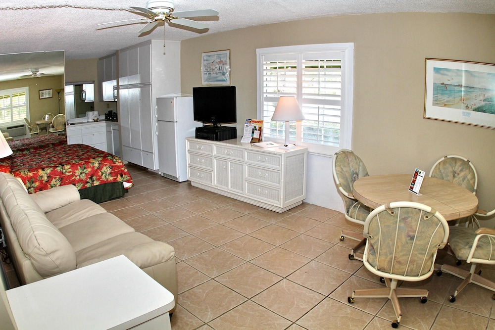 Gulfcoast Inn Naples - photo 9