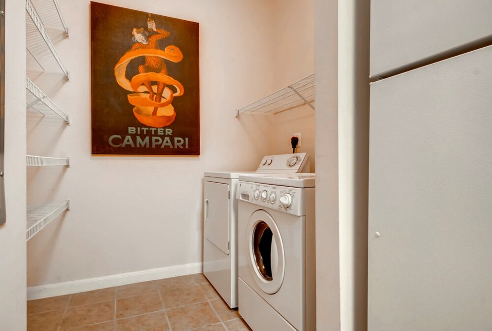 Global Luxury Suites at the Junction - photo 18