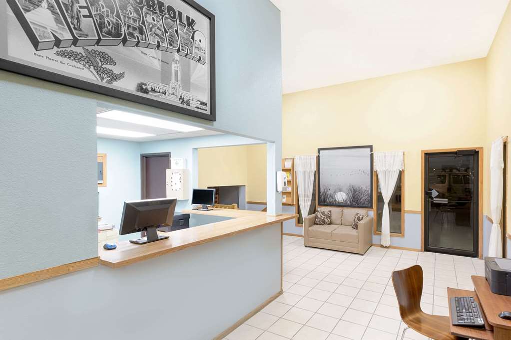 Super 8 by Wyndham Norfolk - photo 4