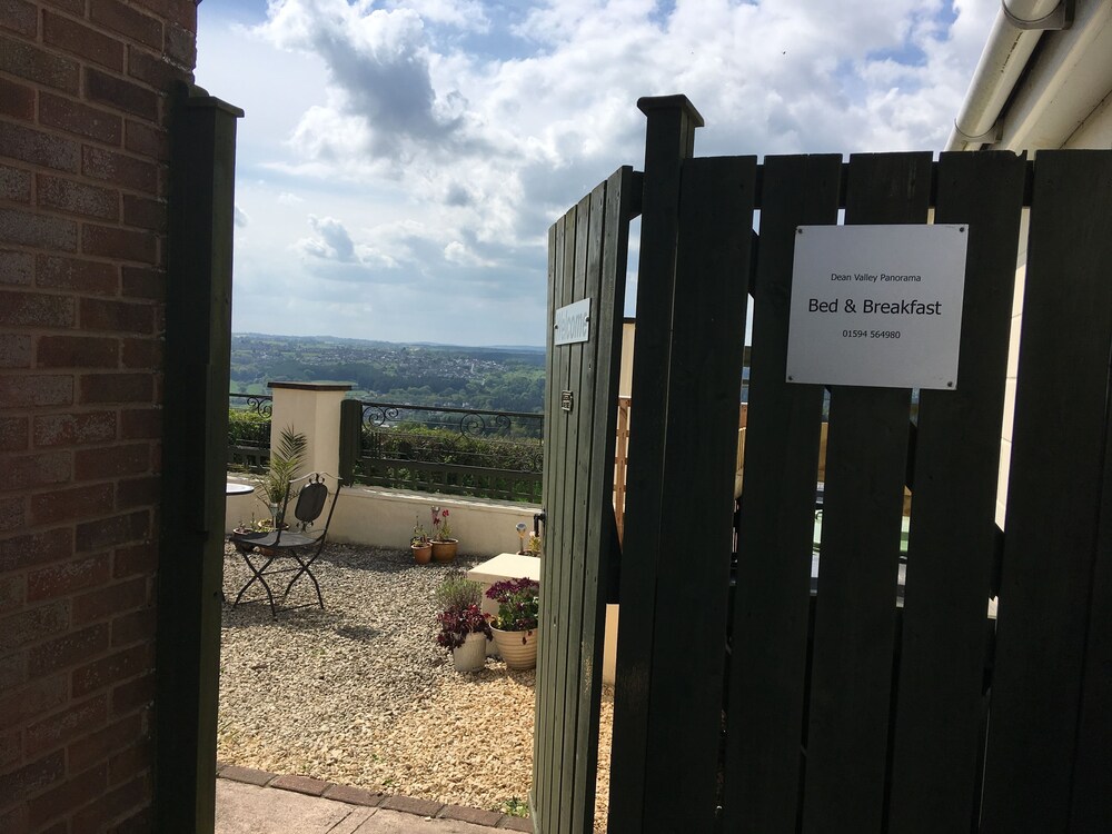 Dean Valley Panorama Bed and Breakfast — 4-Star Luxury Hotel in Lydney, United Kingdom